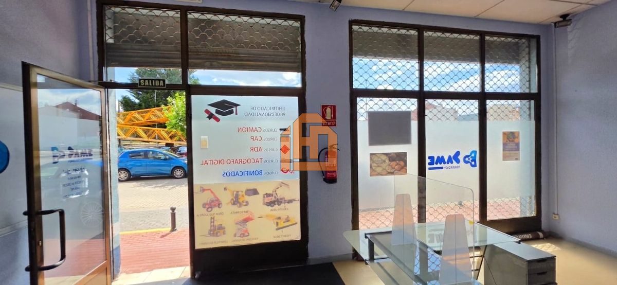 Local comercial en la Plaza Polideportivo - La Robla