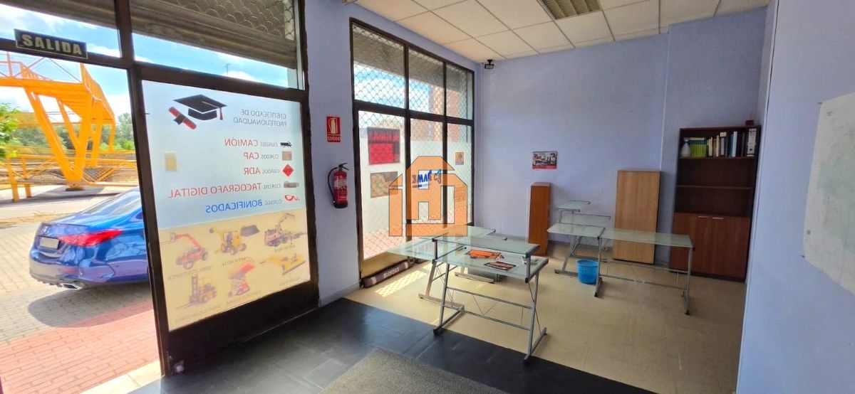Local comercial en la Plaza Polideportivo - La Robla - Foto 3