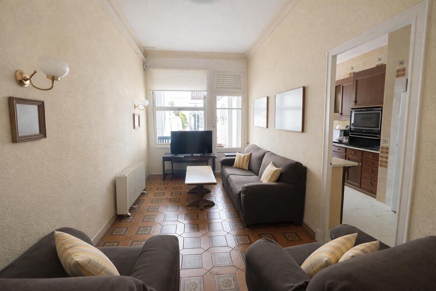 ¡Magnífica propiedad con patio, terraza y estancias clásicas en el corazón de Mataró! - Foto 10