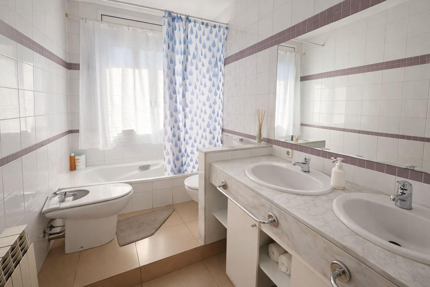 ¡Espectacular casa unifamiliar en El Masnou! - Foto 0