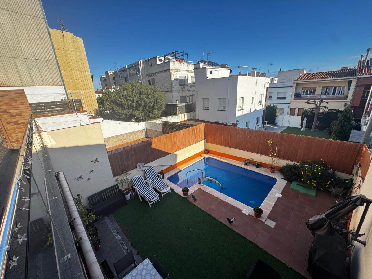 ¡ESPECTACULAR CASA UNIFAMILIAR EN EL CENTRO DE PREMIÀ DE MAR!