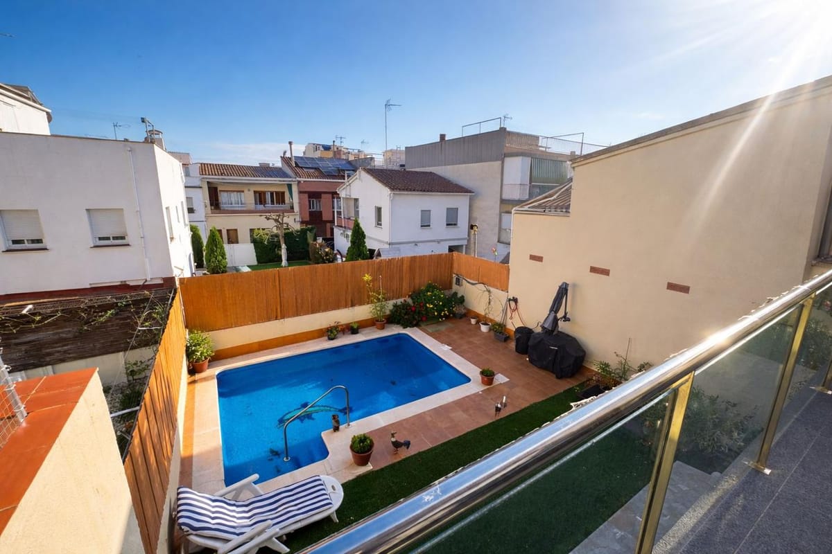 ¡ESPECTACULAR CASA UNIFAMILIAR EN EL CENTRO DE PREMIÀ DE MAR!
