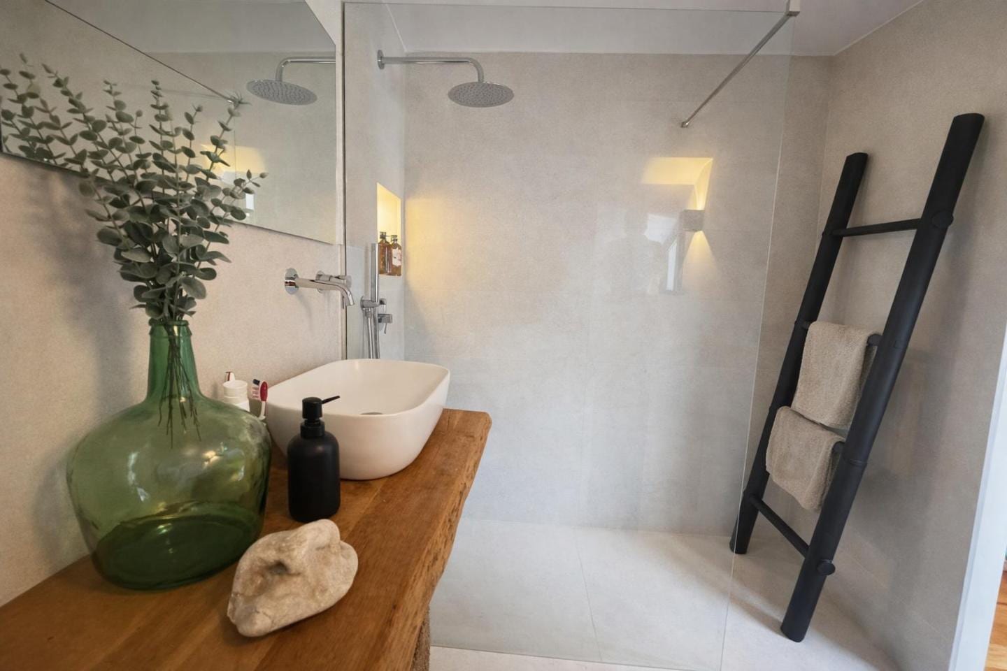 ¡ESPECTACULAR CASA CON VISTAS Y PISCINA EN PREMIÀ DE DALT! - Foto 15