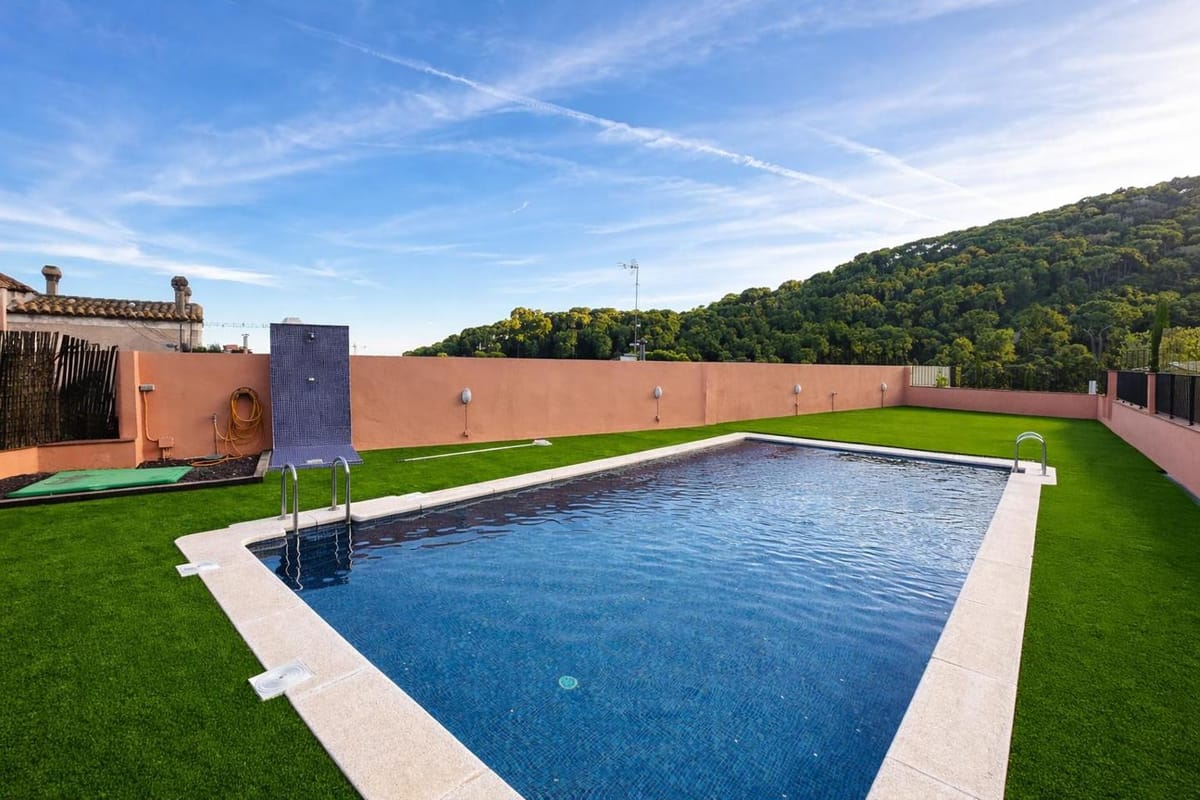 ¡ESPECTACULAR CASA CON VISTAS Y PISCINA EN PREMIÀ DE DALT!