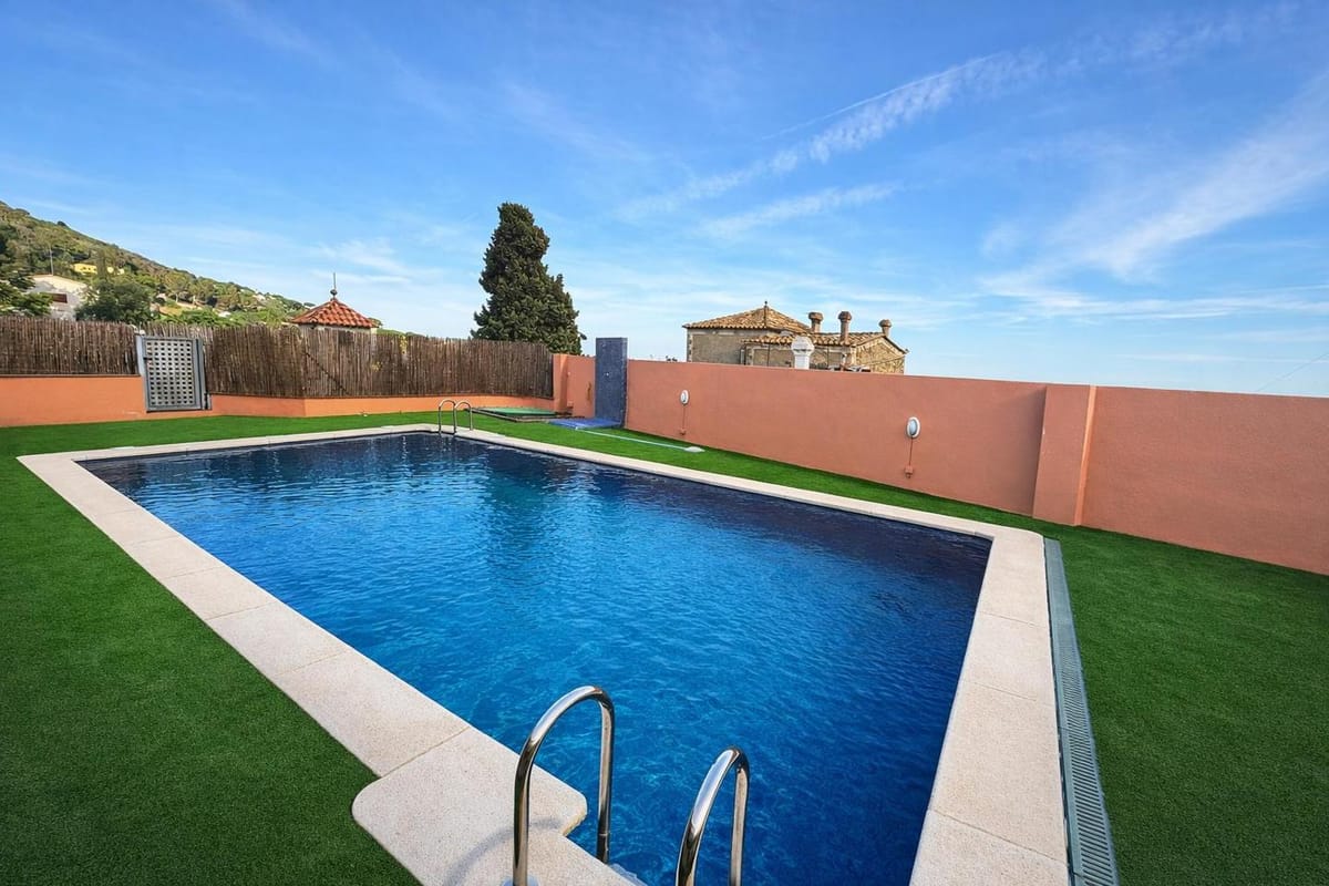 ¡ESPECTACULAR CASA CON VISTAS Y PISCINA EN PREMIÀ DE DALT!