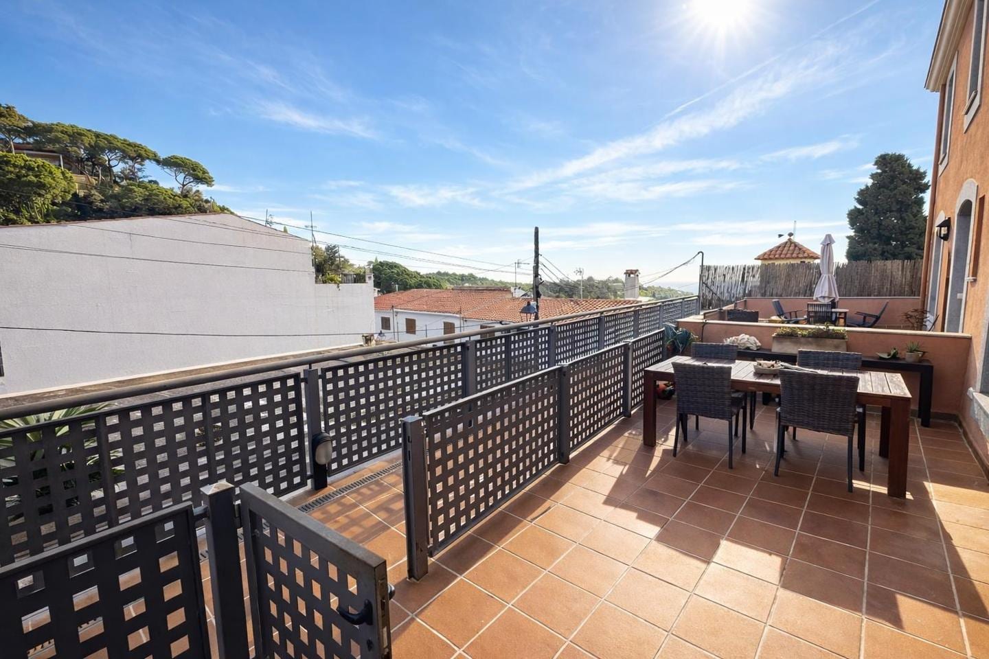 ¡ESPECTACULAR CASA CON VISTAS Y PISCINA EN PREMIÀ DE DALT! - Foto 3