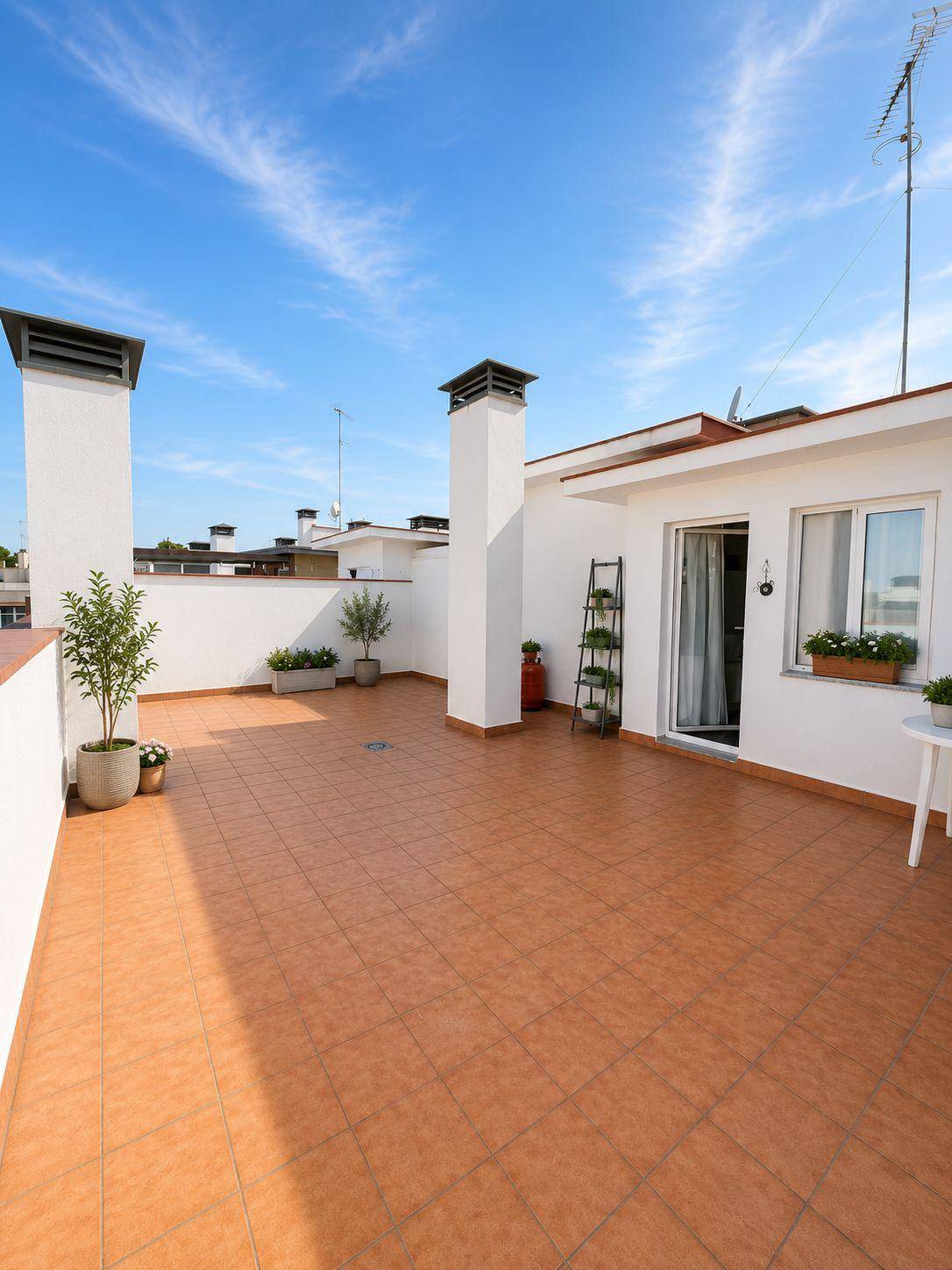 Dúplex listo para entrar a vivir con gran terraza y mucha luz natural - Foto 20