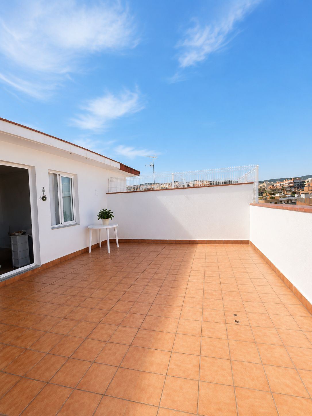 Dúplex listo para entrar a vivir con gran terraza y mucha luz natural - Foto 18