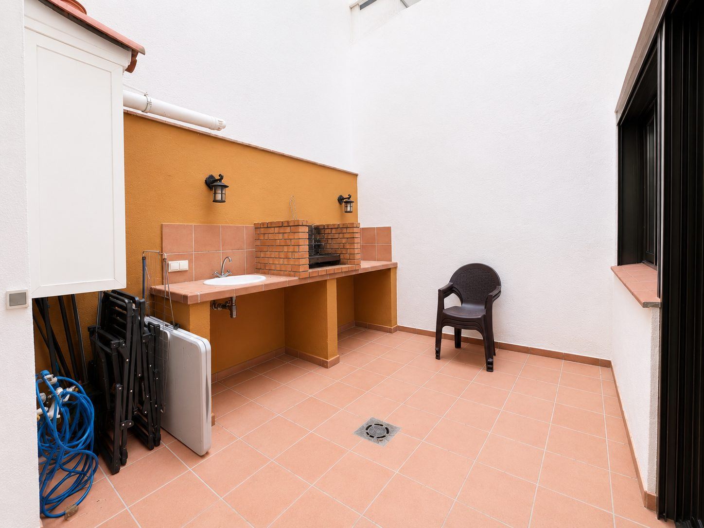 Casa adosada de diseño con ascensor, terraza y licencia turística - Foto 7