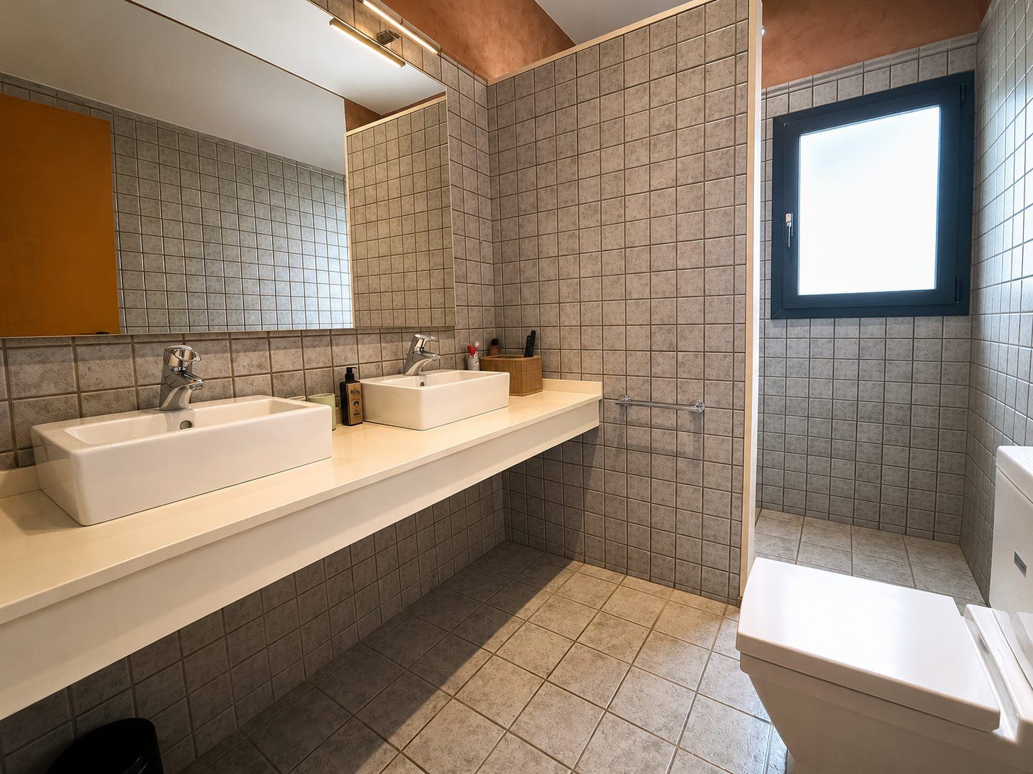 Casa adosada de diseño con ascensor, terraza y licencia turística - Foto 11