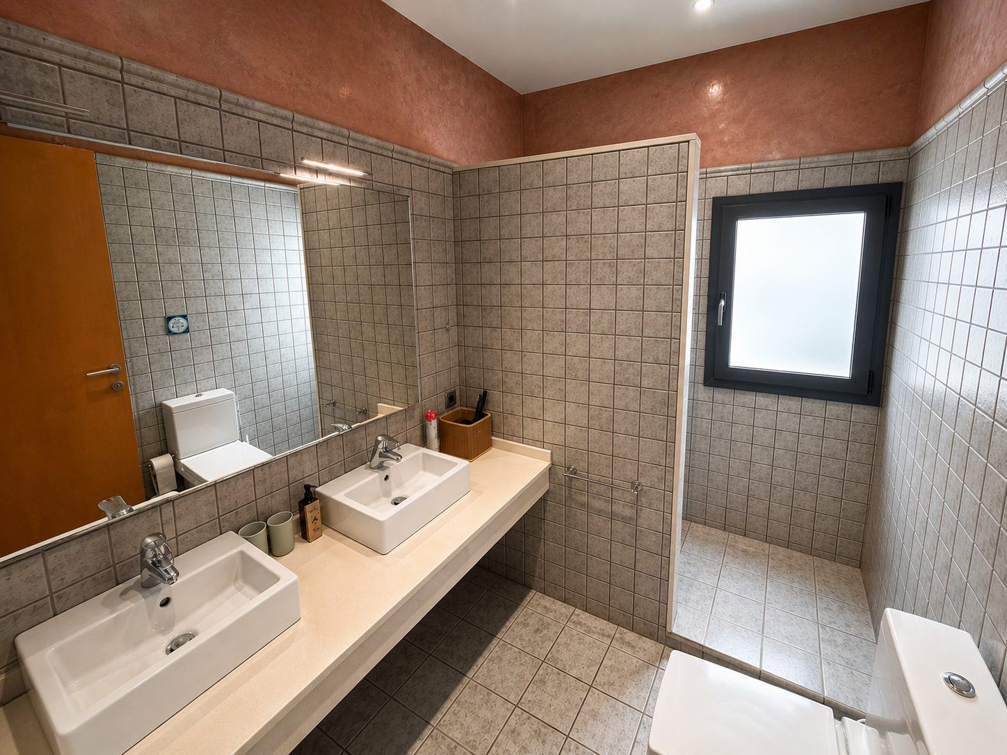 Casa adosada de diseño con ascensor, terraza y licencia turística - Foto 12