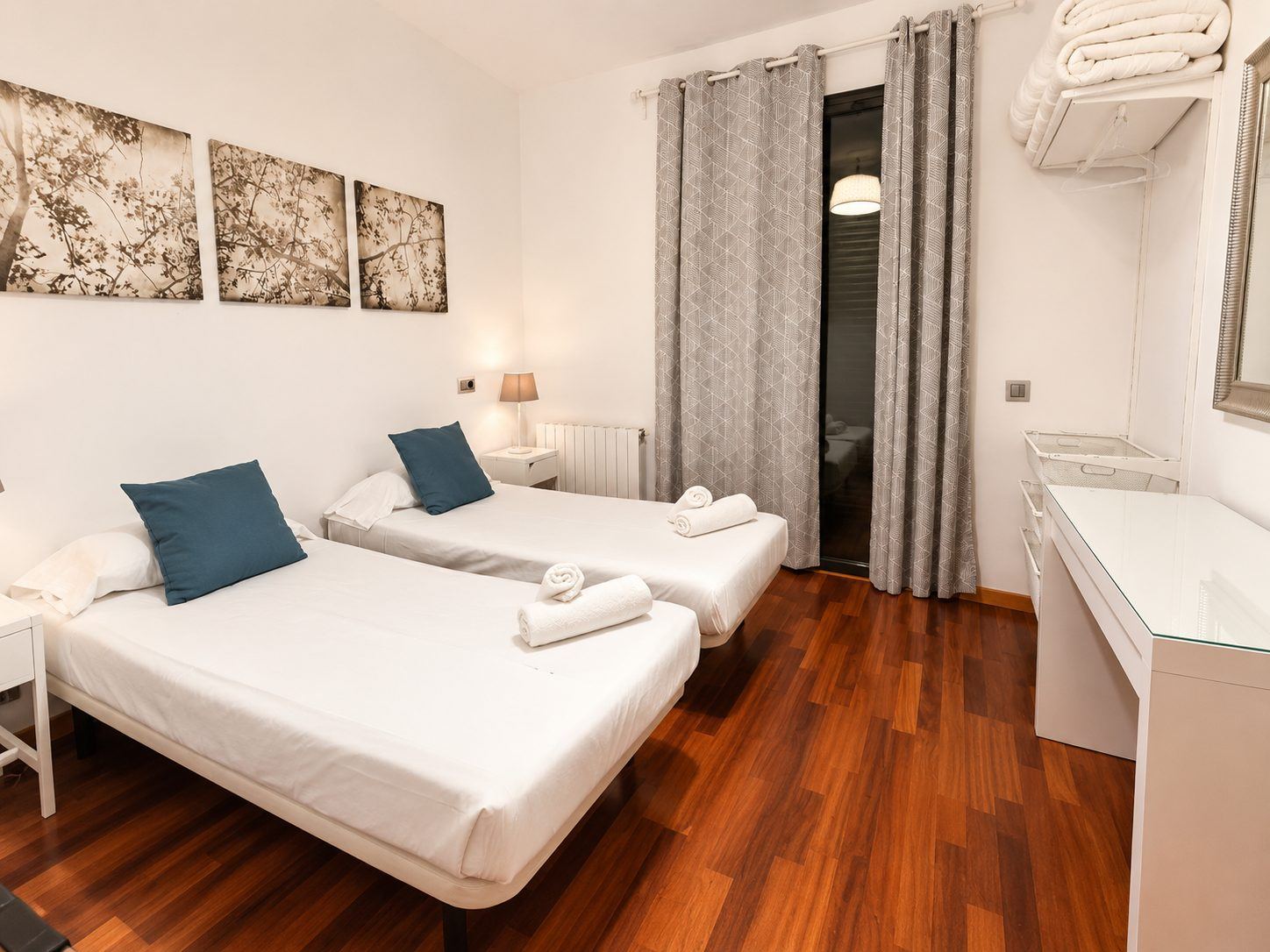 Casa adosada de diseño con ascensor, terraza y licencia turística - Foto 13