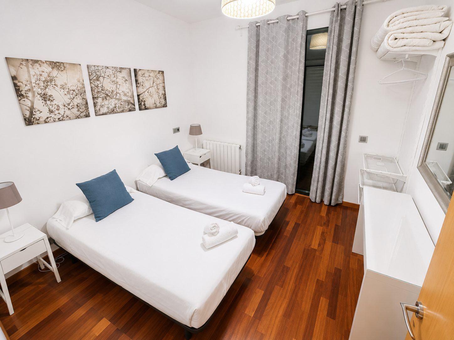 Casa adosada de diseño con ascensor, terraza y licencia turística - Foto 14