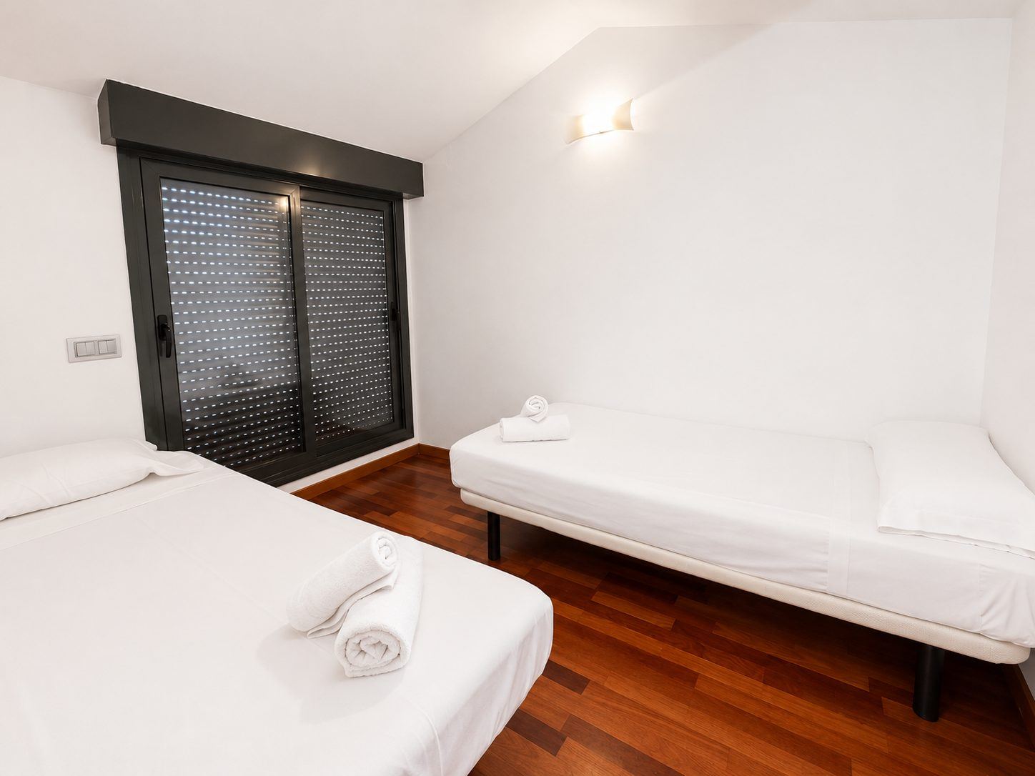 Casa adosada de diseño con ascensor, terraza y licencia turística - Foto 20