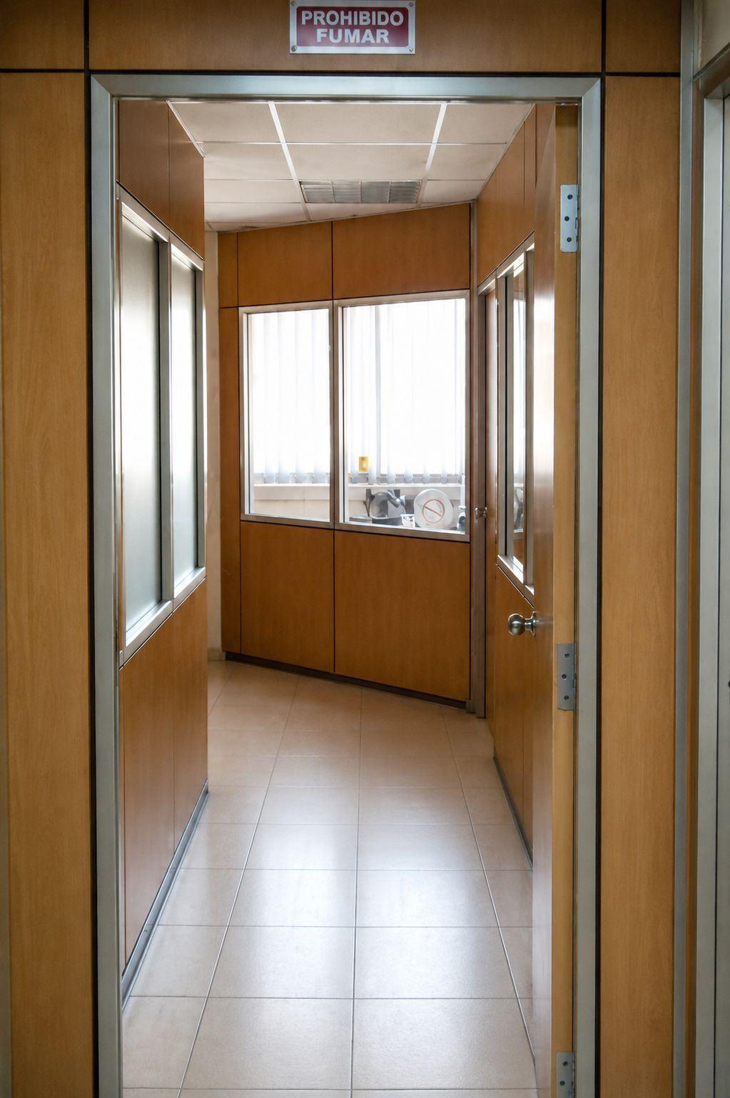 Espaciosa nave industrial con oficinas en Mataró - Foto 4