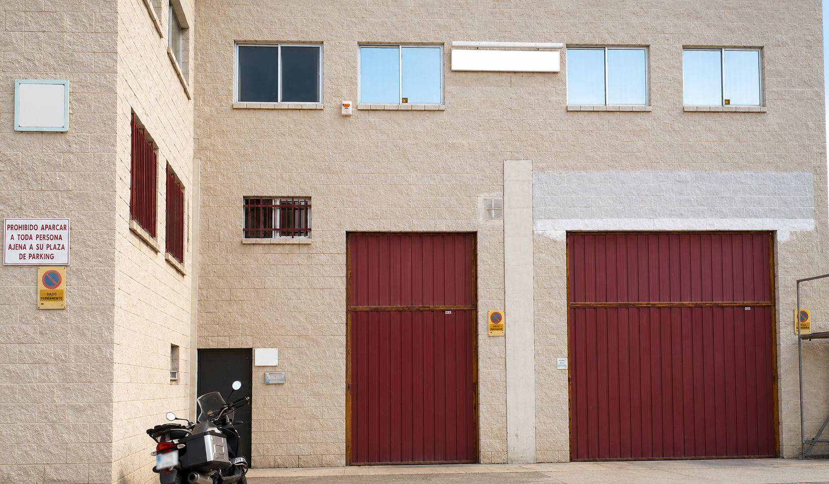 Espaciosa nave industrial con oficinas en Mataró - Foto 6