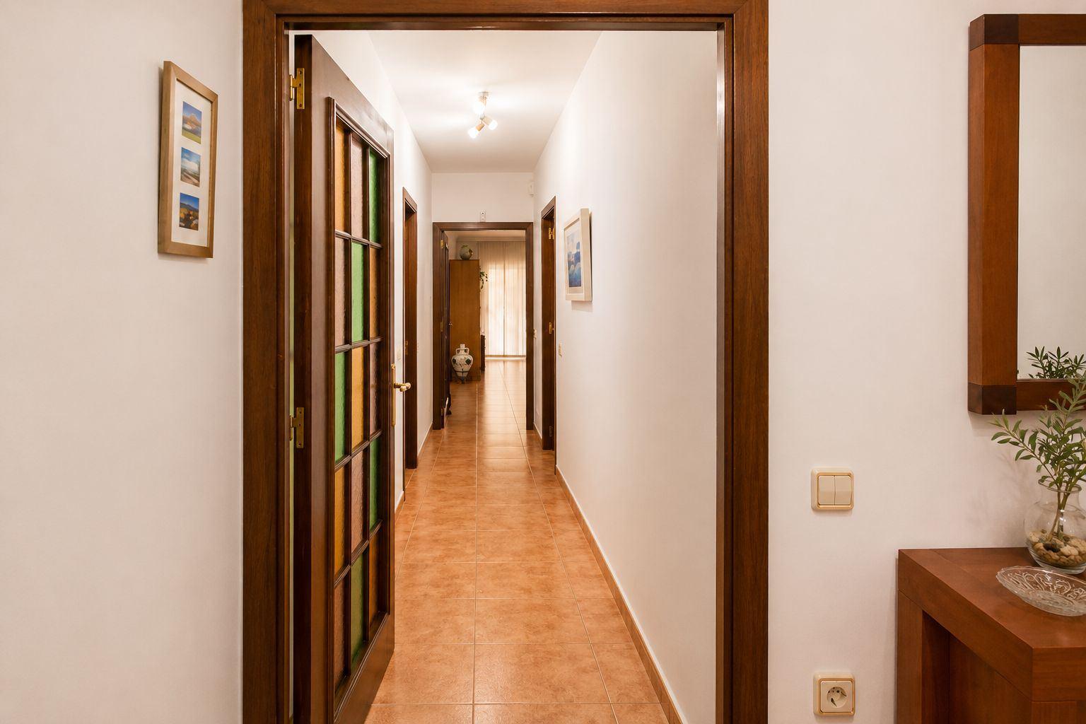 Amplio piso de 5 habitaciones en segunda línea de mar - Foto 15