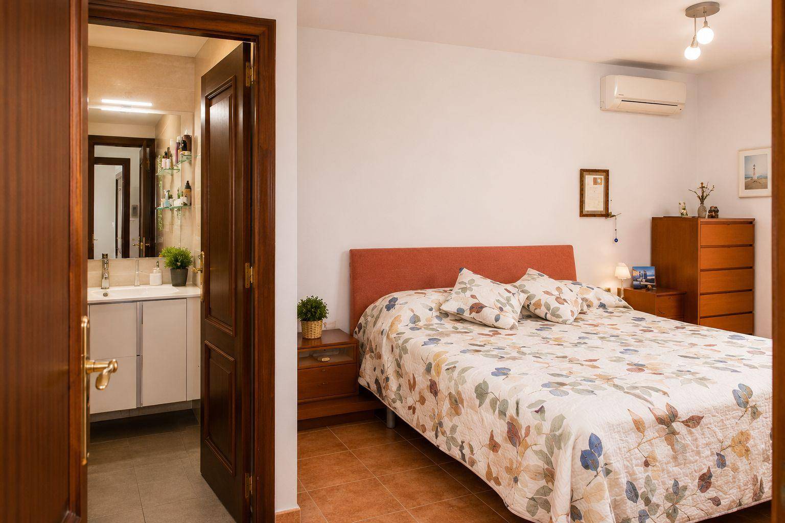 Amplio piso de 5 habitaciones en segunda línea de mar - Foto 11