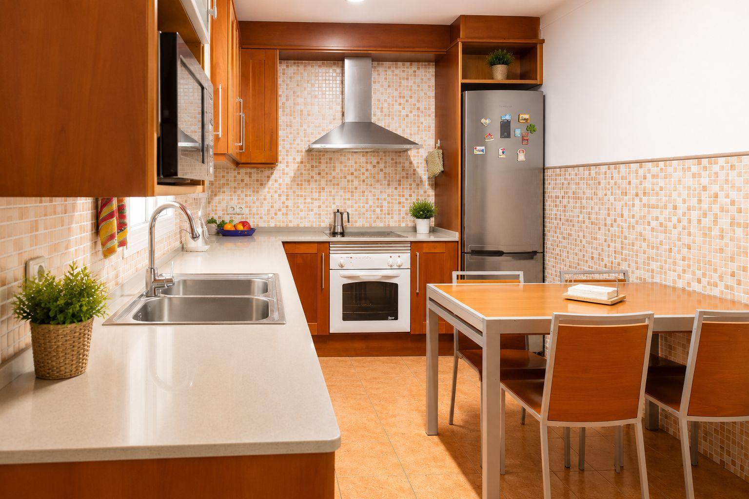 Amplio piso de 5 habitaciones en segunda línea de mar - Foto 4