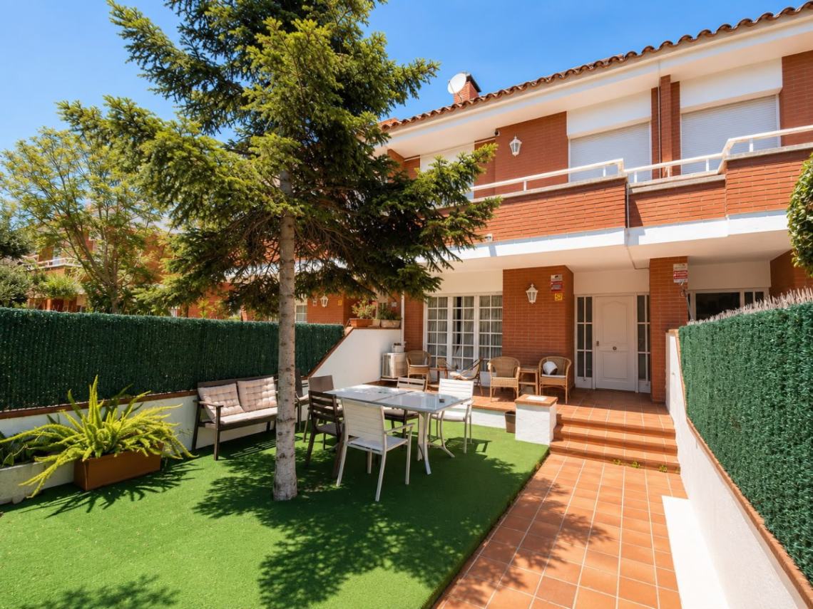 Casa con jardín y vistas al mar en Premià de Mar