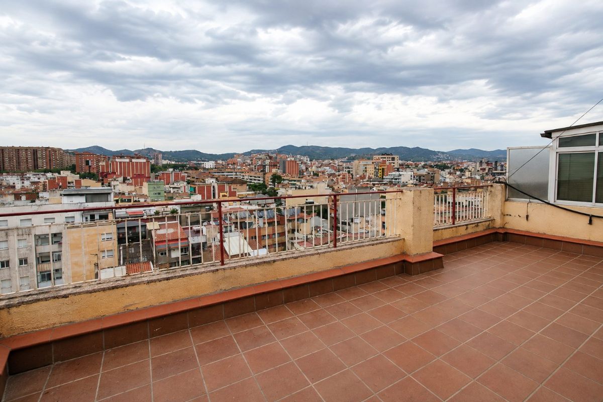 GRUPO MARÍN presenta EXCLUSIVA vivienda - Piso Ático de 130m² en Badalona