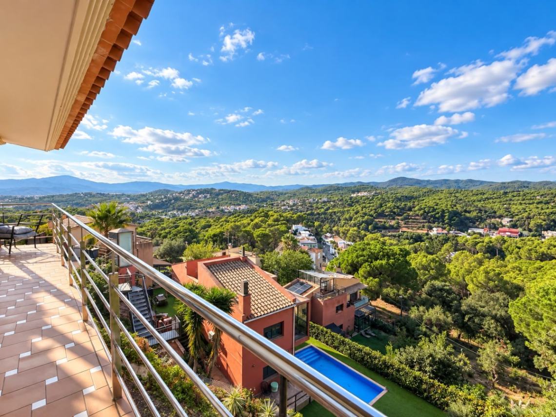 Espectacular casa reformada con piscina, jardín y vistas panorámicas en Santa Cristina