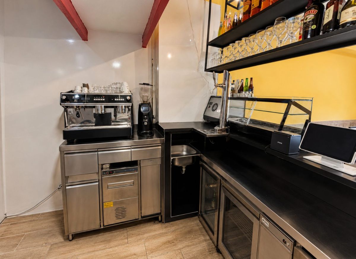 LOCAL COMERCIAL EN PROPIEDAD + NEGOCIO DE RESTAURACIÓN | LICENCIA C-2