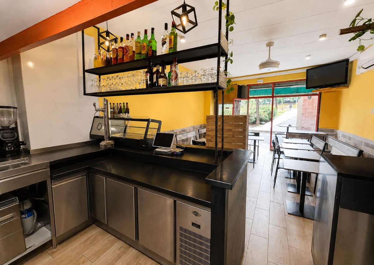 LOCAL COMERCIAL EN PROPIEDAD + NEGOCIO DE RESTAURACIÓN | LICENCIA C-2