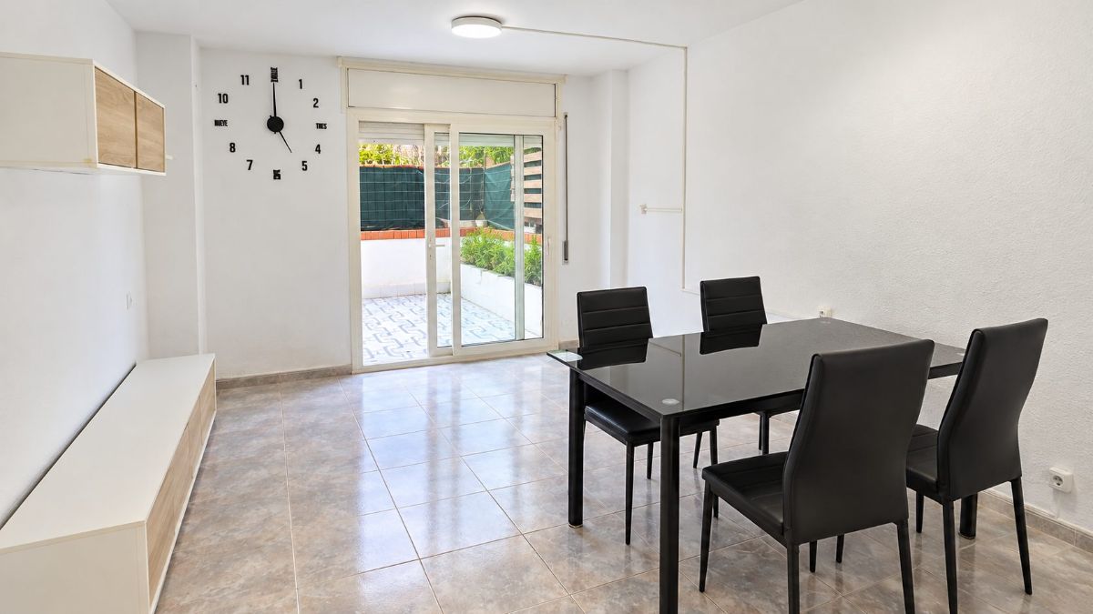 Piso de 2 habitaciones luminoso y exterior con patio de 20 m