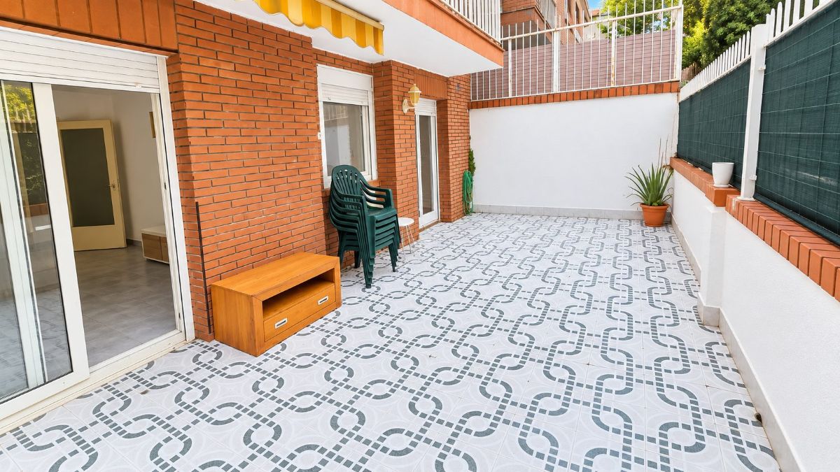 Piso de 2 habitaciones luminoso y exterior con patio de 20 m