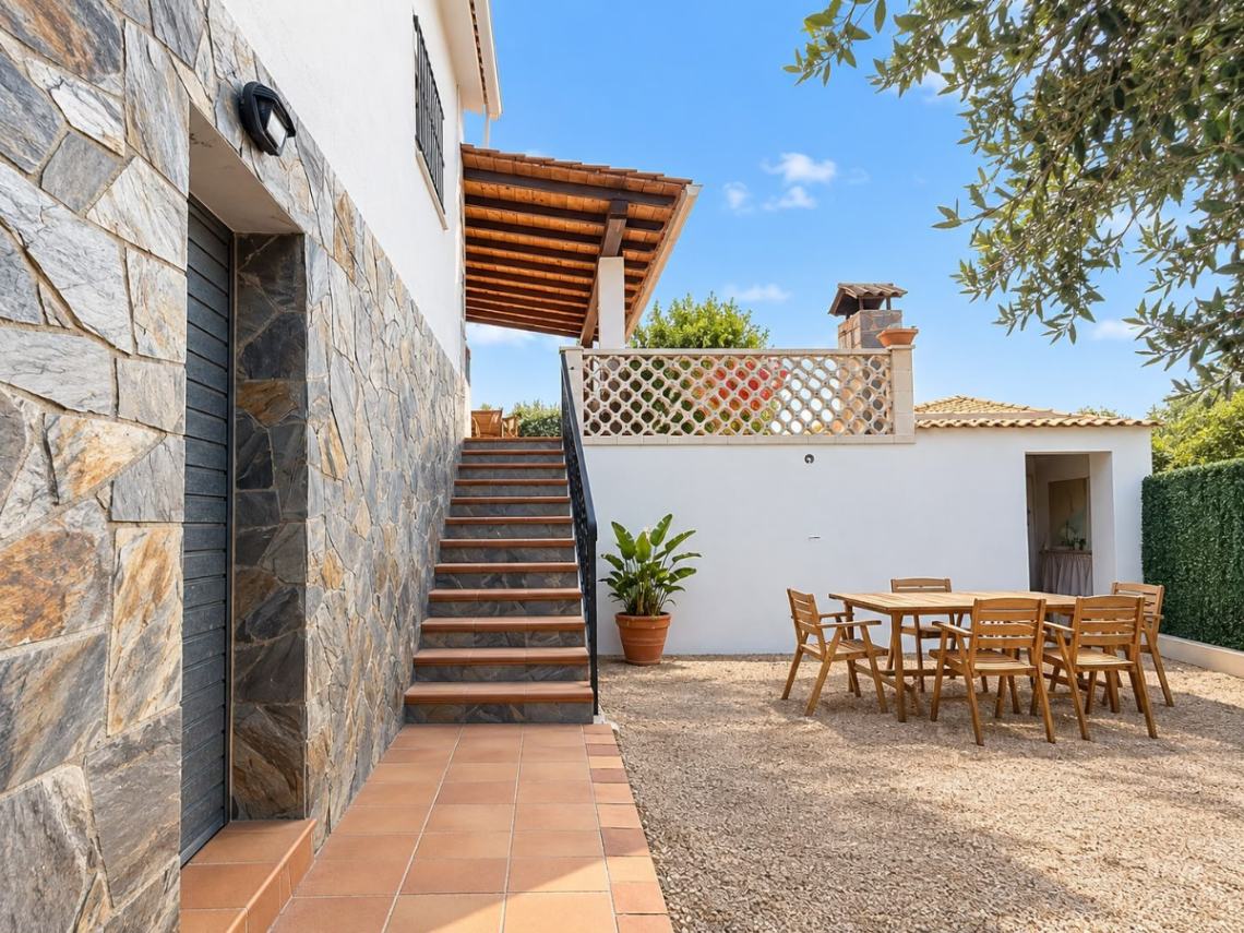 CASA EN VENTA EN ELS PINARS, LLORET DE MAR – VISTAS AL MAR Y A LA MONTAÑA