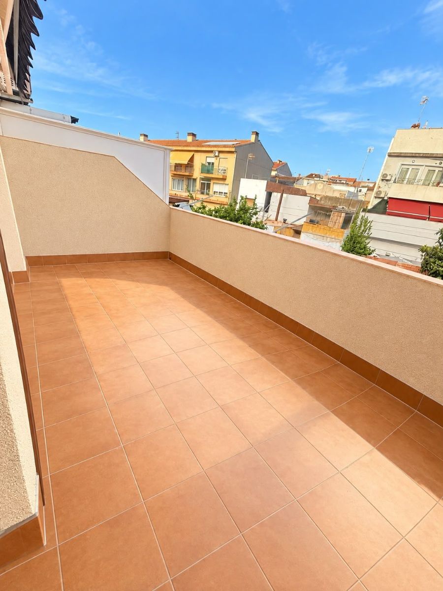 Piso con gran terraza, 3 habitaciones, parking y trastero en Palafolls