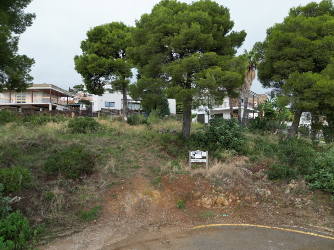 TERRENO URBANO EDIFICABLE DE 721 M² CON ESPECTACULARES VISTAS EN SANTA SUSANNA