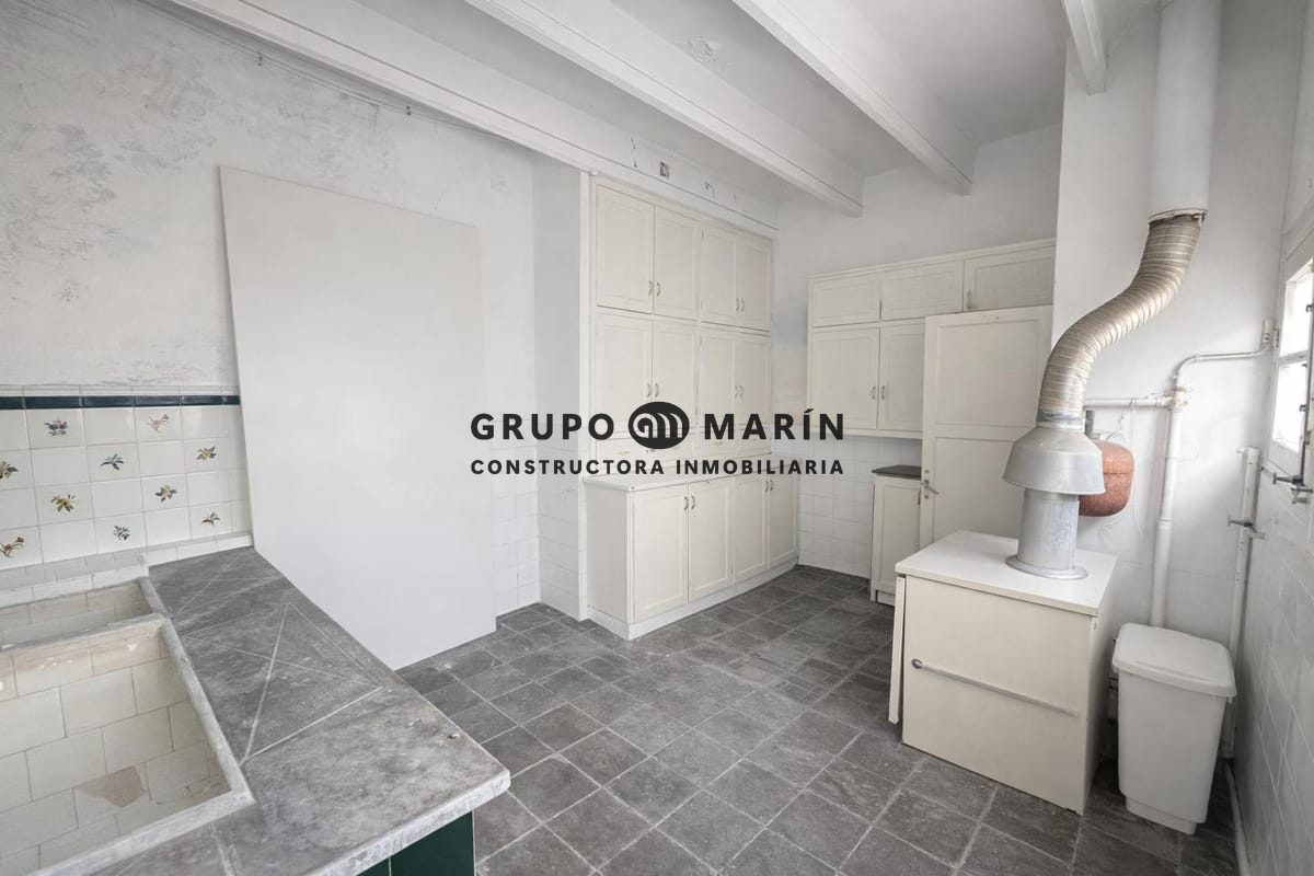 ¡Magnífica propiedad con patio, terraza y estancias clásicas en el corazón de Mataró! - Foto 1