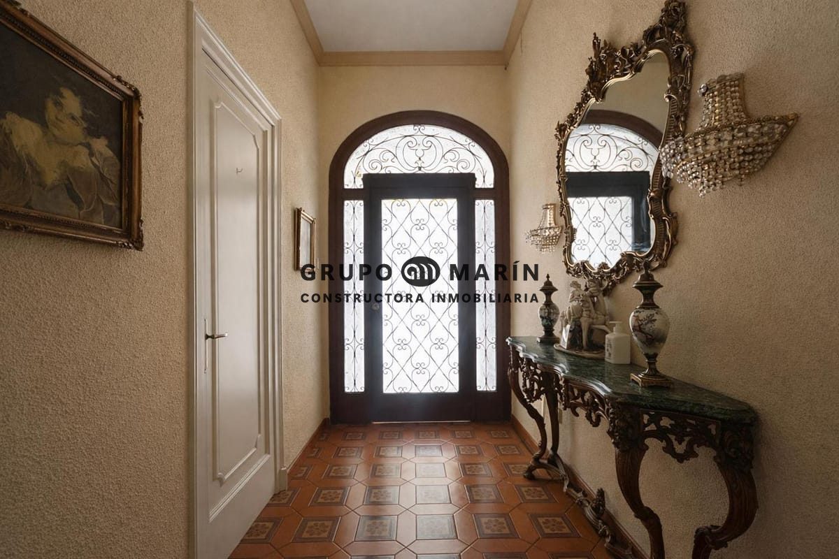 ¡Magnífica propiedad con patio, terraza y estancias clásicas en el corazón de Mataró! - Foto 14