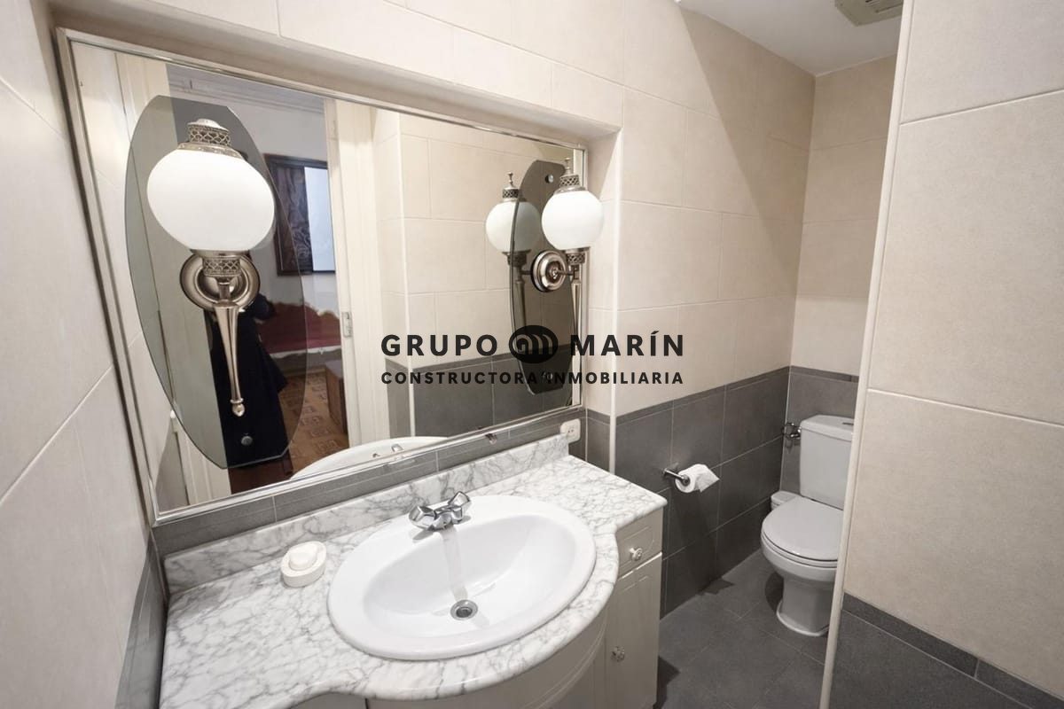 ¡Magnífica propiedad con patio, terraza y estancias clásicas en el corazón de Mataró! - Foto 5