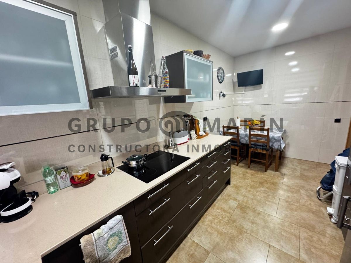 ¡ESPECTACULAR CASA UNIFAMILIAR EN EL CENTRO DE PREMIÀ DE MAR! - Foto 4