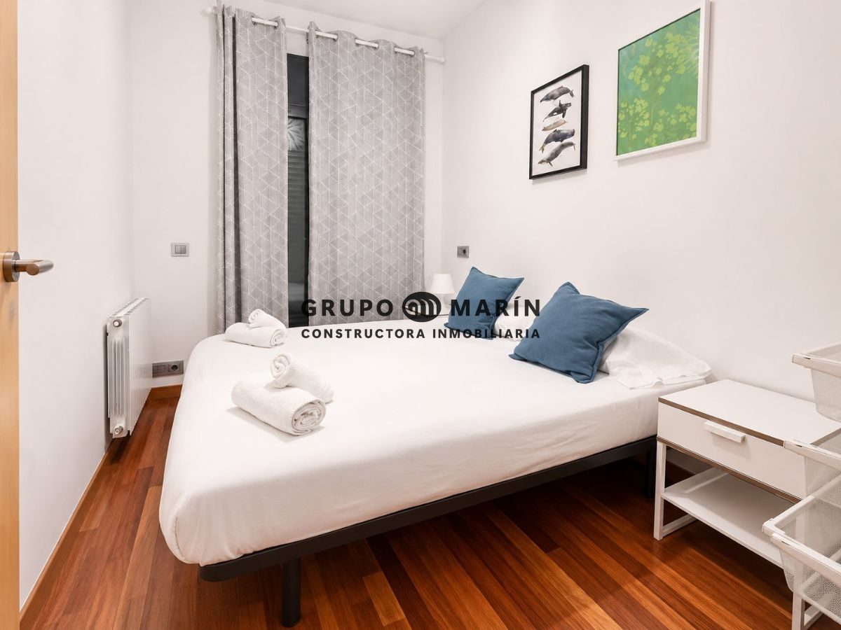 Casa adosada de diseño con ascensor, terraza y licencia turística - Foto 10