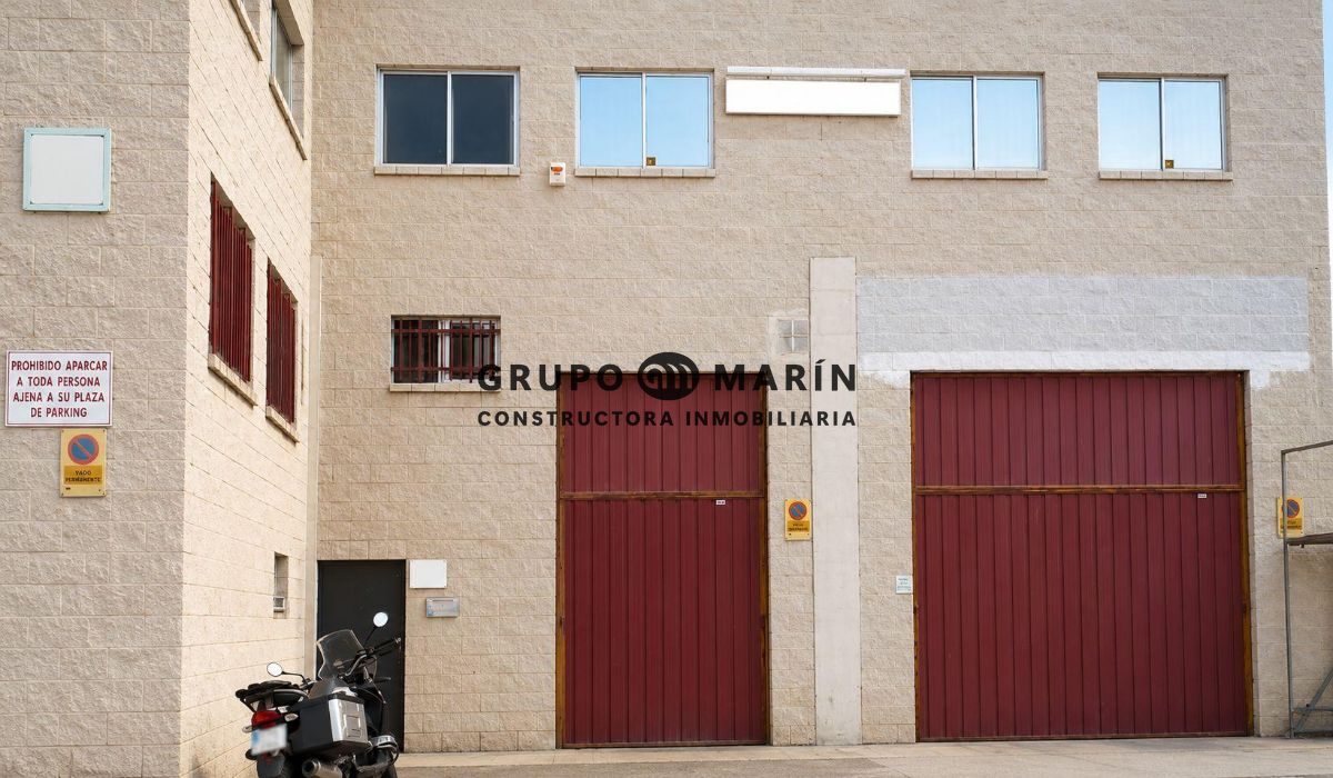 Espaciosa nave industrial con oficinas en Mataró - Foto 6
