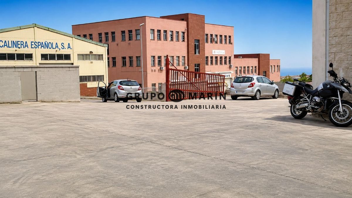 Espaciosa nave industrial con oficinas en Mataró - Foto 7