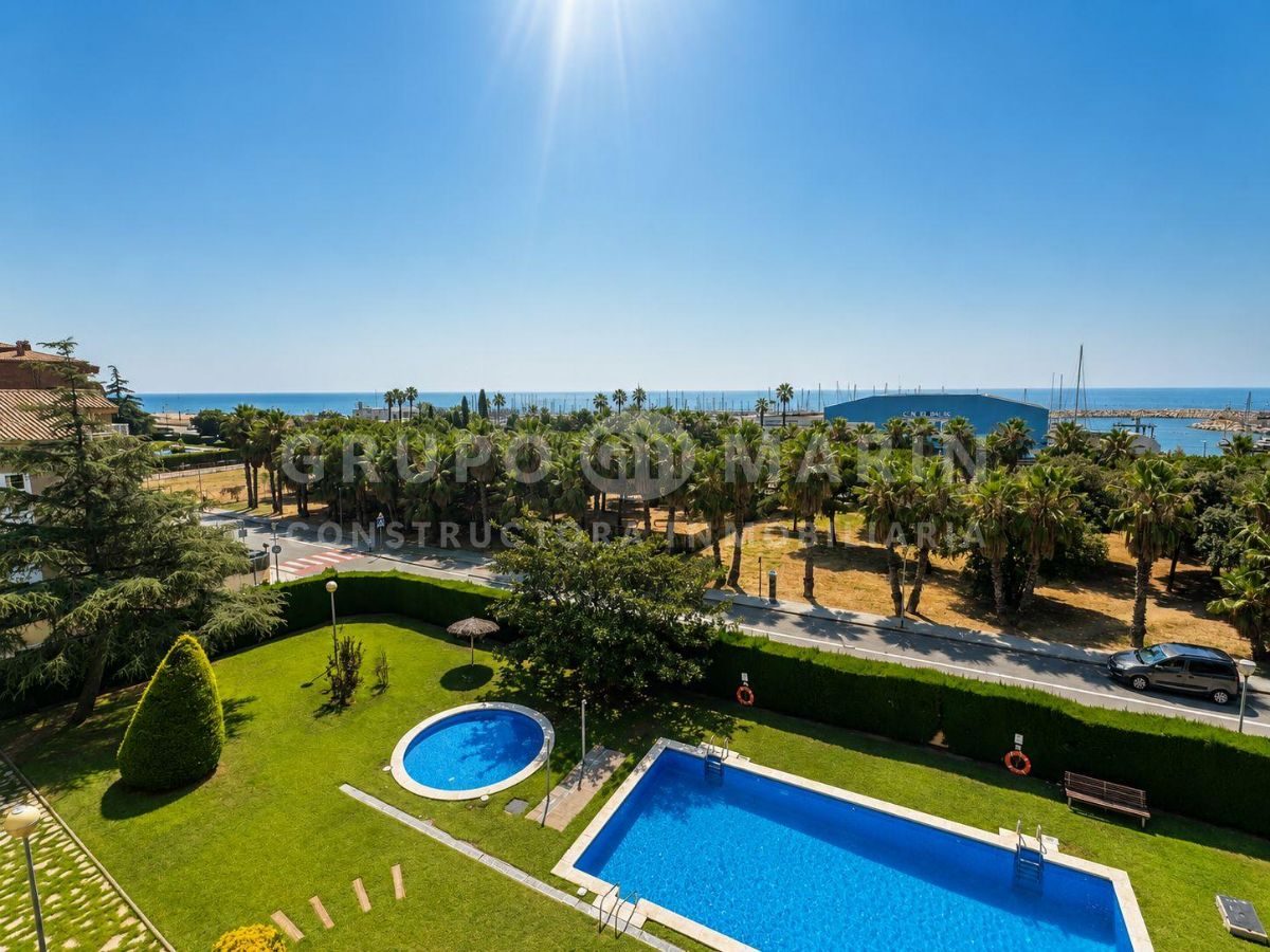 Exclusivo ático dúplex frente al Port Balís con vistas al mar - Foto 1