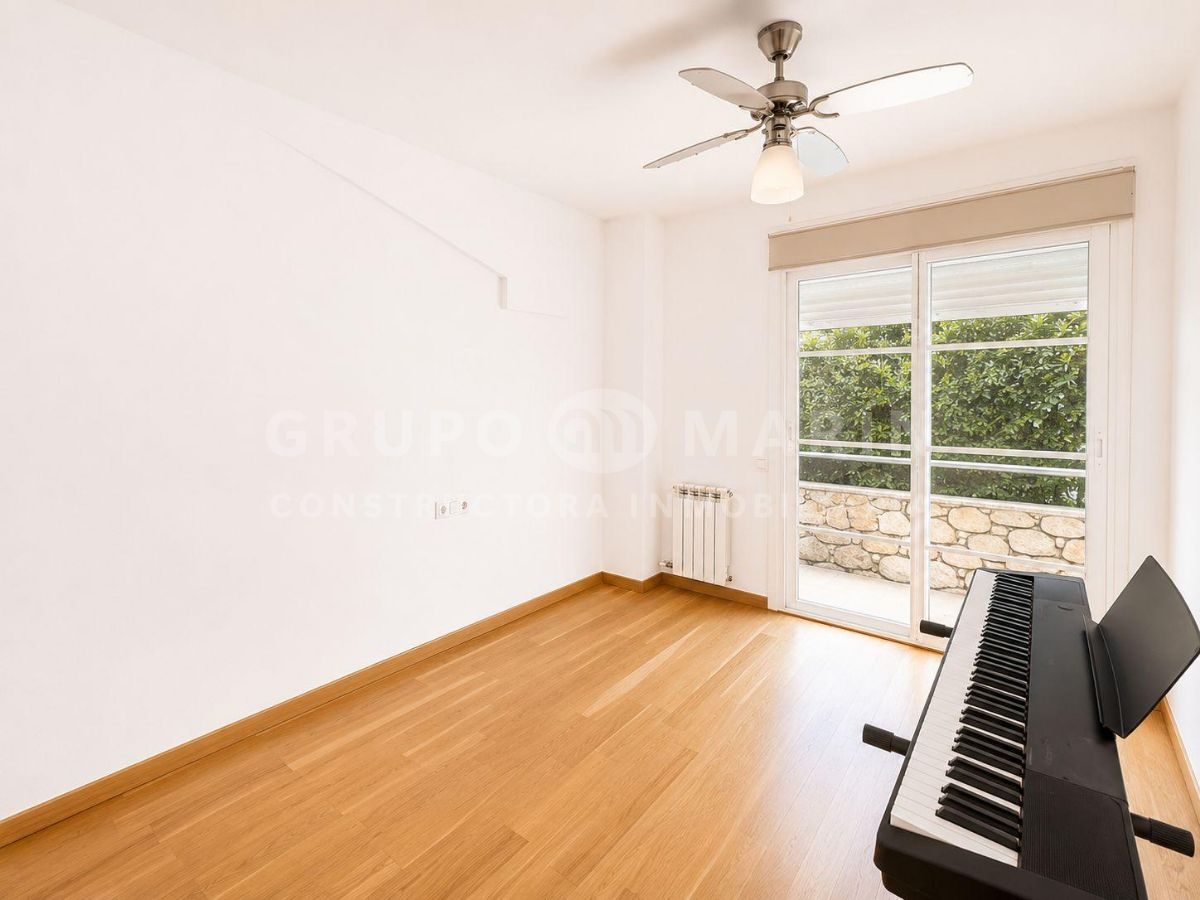 Exclusivo ático dúplex frente al Port Balís con vistas al mar - Foto 12
