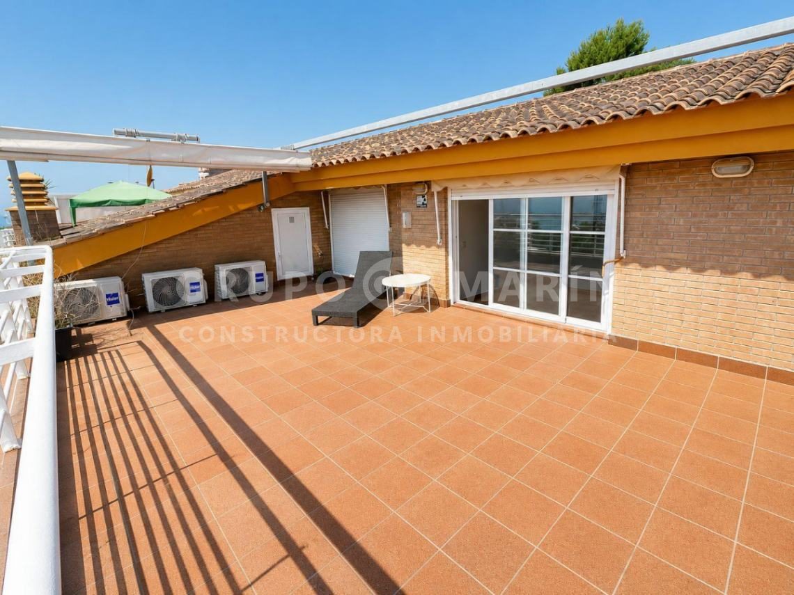 Exclusivo ático dúplex frente al Port Balís con vistas al mar - Foto 21