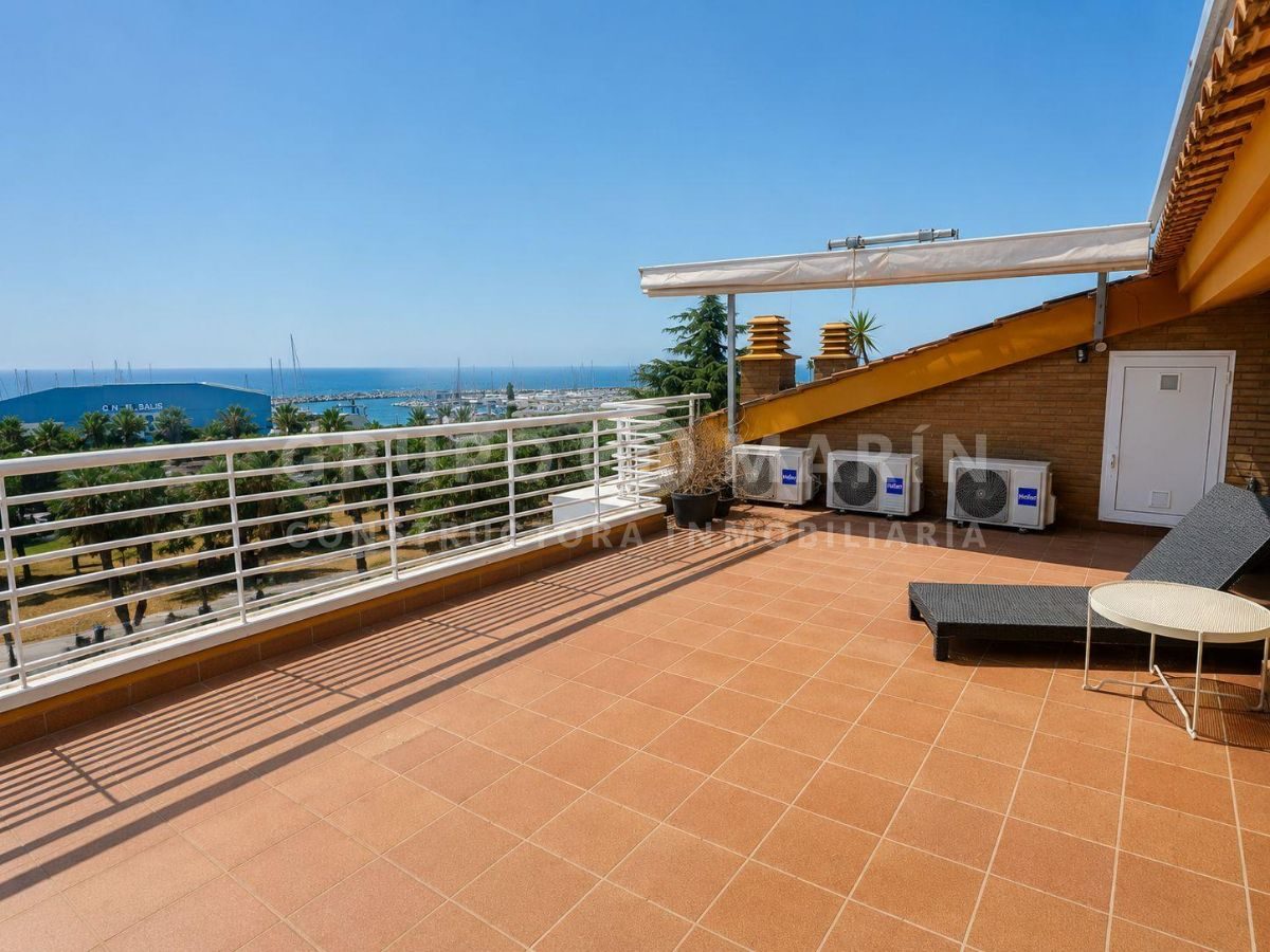 Exclusivo ático dúplex frente al Port Balís con vistas al mar - Foto 22