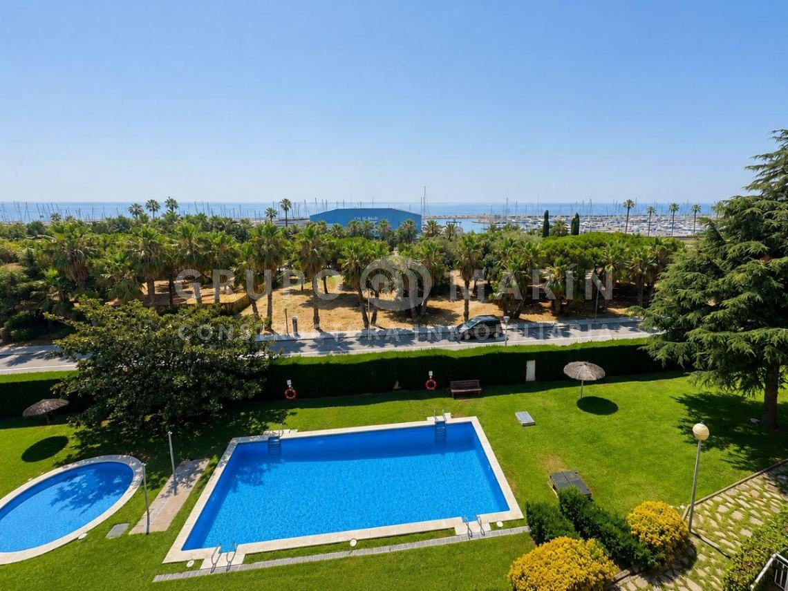 Exclusivo ático dúplex frente al Port Balís con vistas al mar - Foto 23