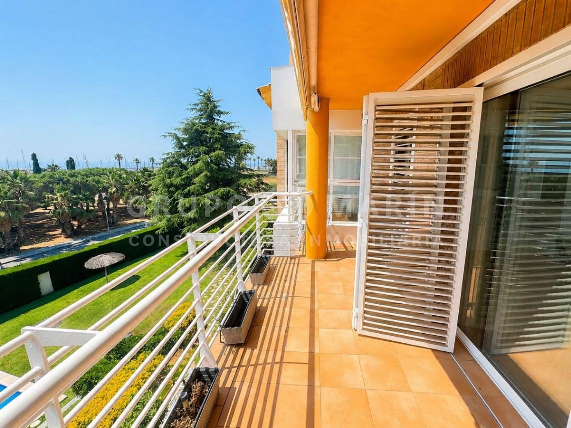 Exclusivo ático dúplex frente al Port Balís con vistas al mar - Foto 25