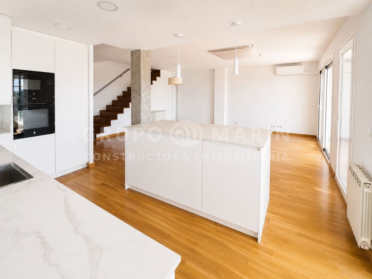 Exclusivo ático dúplex frente al Port Balís con vistas al mar - Foto 4