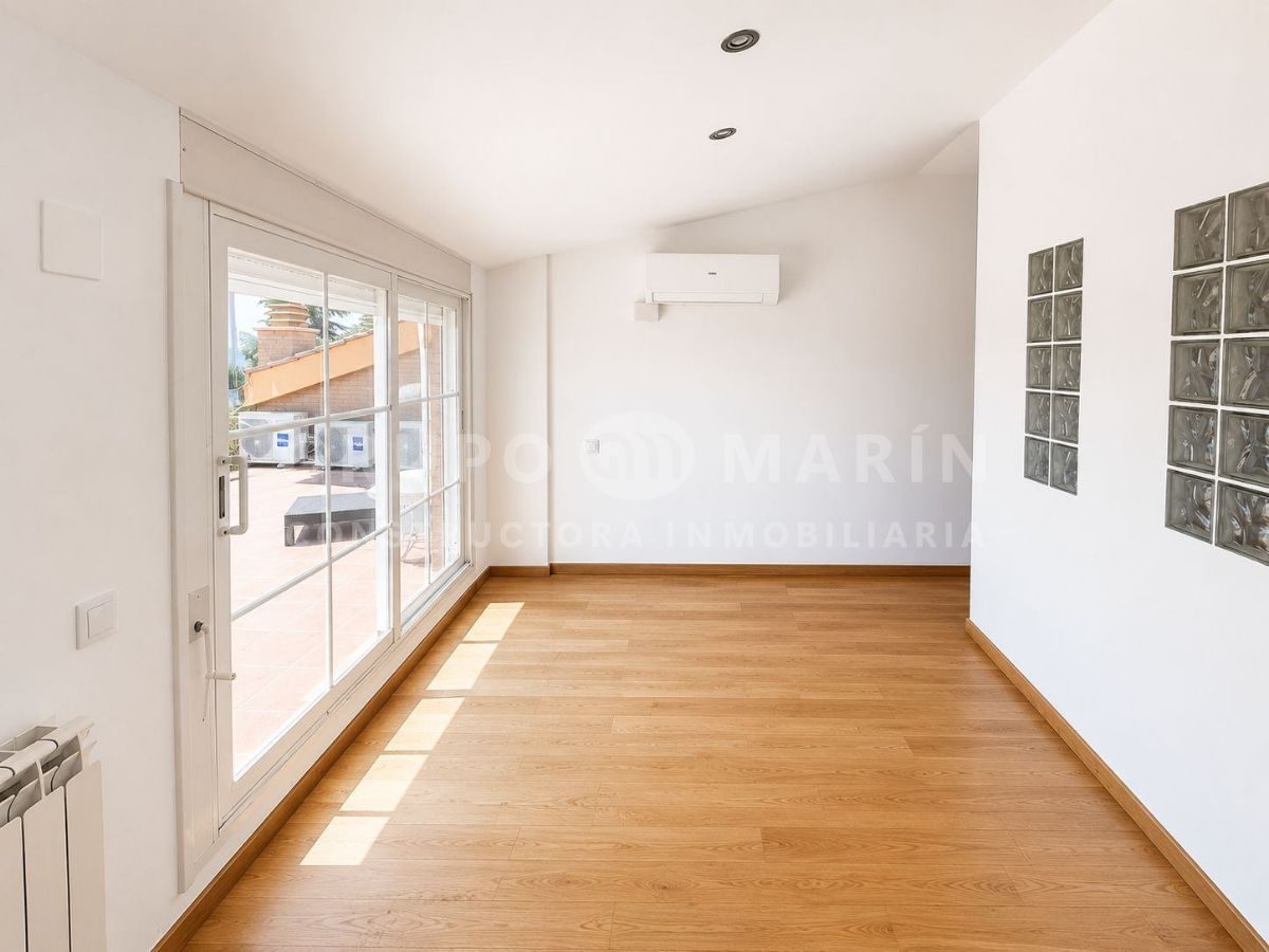 Exclusivo ático dúplex frente al Port Balís con vistas al mar - Foto 7