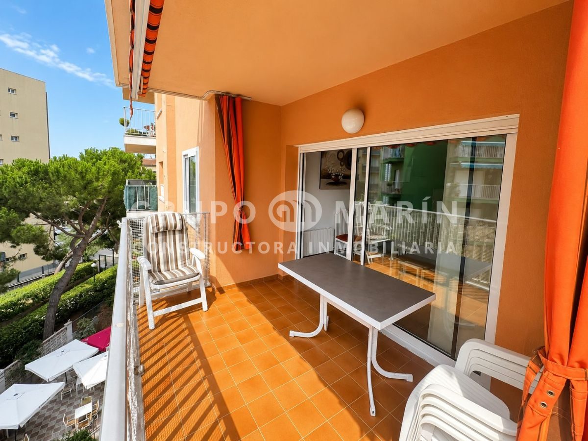 Magnífica vivienda, muy luminosa y con una distribución cómoda en Blanes! - Foto 1