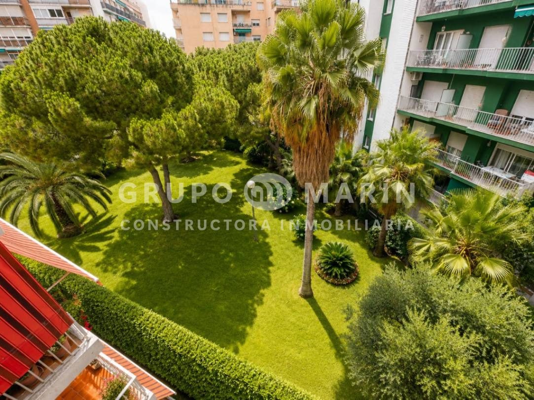 Magnífica vivienda, muy luminosa y con una distribución cómoda en Blanes! - Foto 2